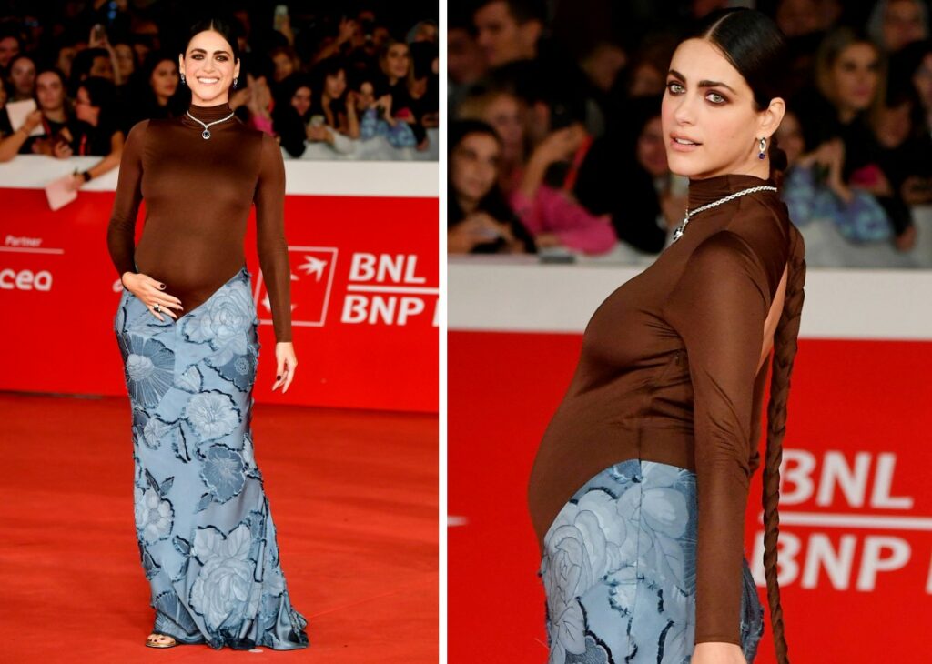 Miriam Leone al settimo mese di gravidanza esalta il pancione sul red carpet col completo bicolore: guarda