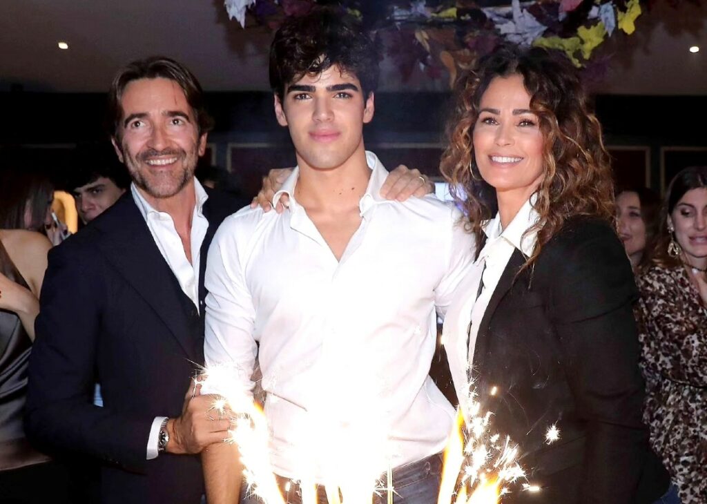 Il figlio di Samantha de Grenet compie 18 anni: le foto del compleanno di Brando Barbato Il figlio di Samantha de Grenet compie 18 anni: le foto del compleanno di Brando Barbato