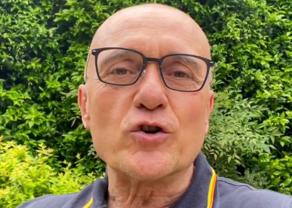 Alfonso Signorini eterosessuale fino ai 30 anni: Alfonso Signorini eterosessuale fino ai 30 anni: