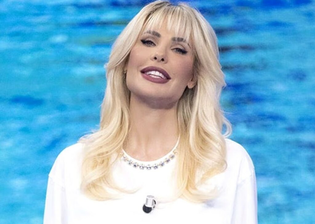 Ilary Blasi condurrà ancora l'Isola dei Famosi! Le parole di Piersilvio Berlusconi Ilary Blasi condurrà ancora l'Isola dei Famosi! Le parole di Piersilvio Berlusconi