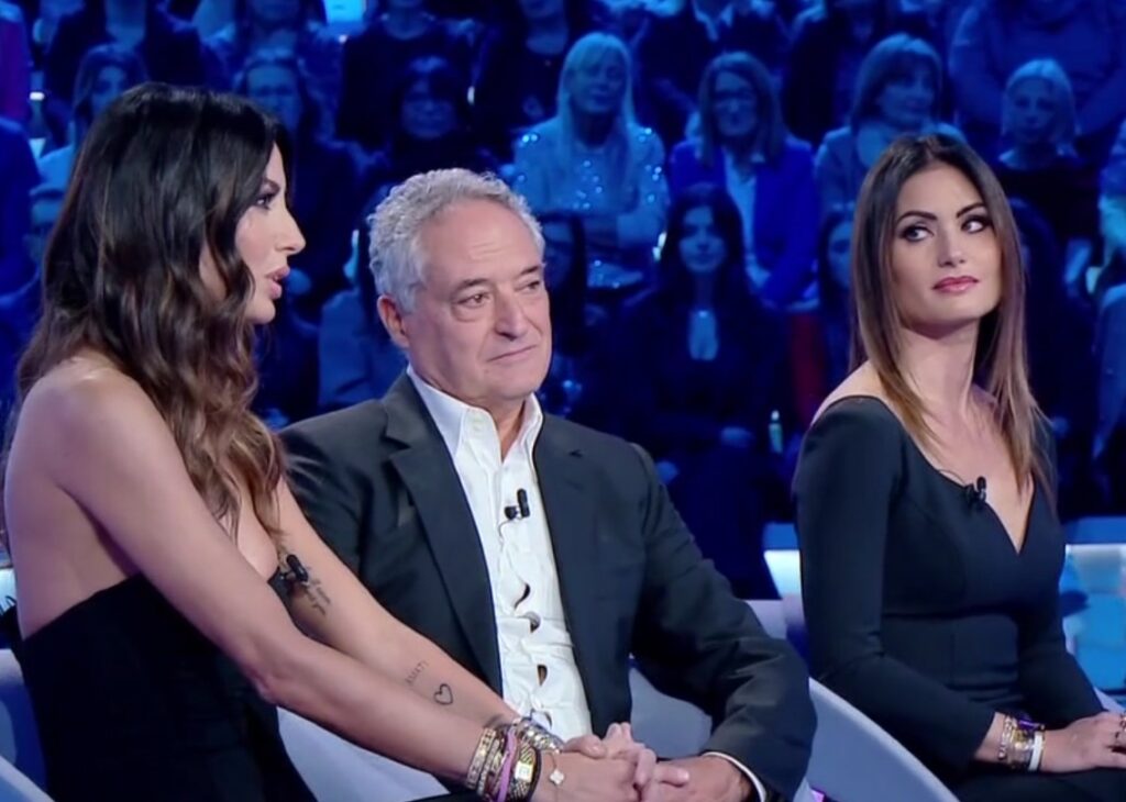''In 102 anni non era mai entrata in un ospedale'': Elisabetta Gregoraci in tv con papà e sorella per ricordare la nonna morta da poco ''In 102 anni non era mai entrata in un ospedale'': Elisabetta Gregoraci in tv con papà e sorella per ricordare la nonna morta da poco