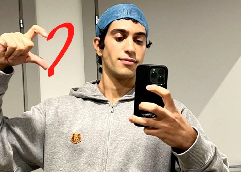 Mahmood cambia look e diventa irriconoscibile: guarda il cantante con i capelli folti