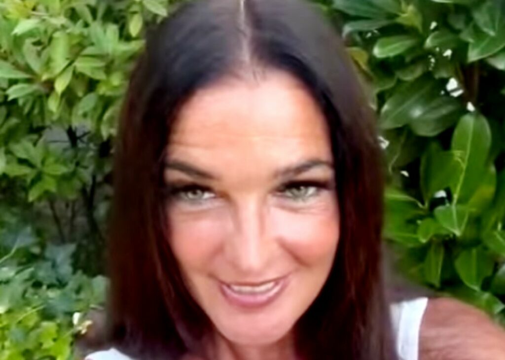 ''Hanno smesso di chiamarmi'': Alessia Merz rilascia la prima intervista dopo anni e rivela perché non appare più in tv ''Hanno smesso di chiamarmi'': Alessia Merz rilascia la prima intervista dopo anni e rivela perché non appare più in tv