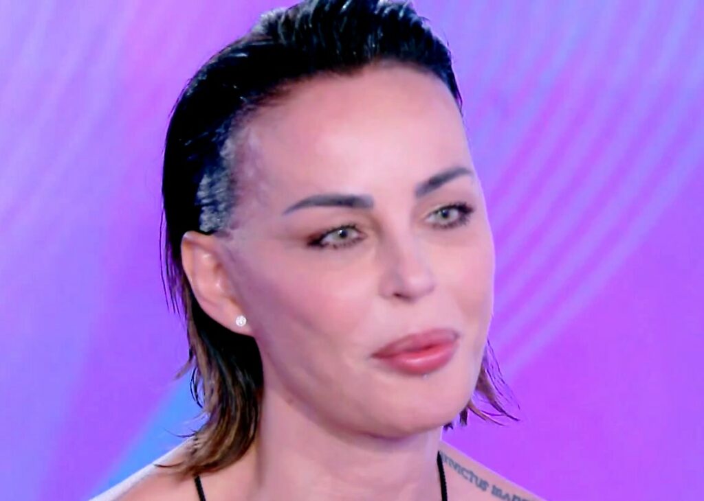 Nina Moric, in tv dopo 2 anni, ribalta tesi Corona: ''Carlos non ha problemi psicologici, quello che ha avuto è un crollo che…''