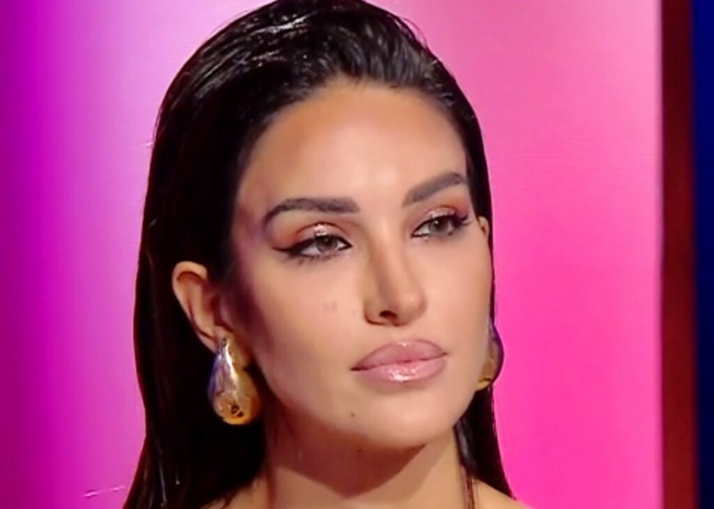 Rosa Perrotta rivela quante migliaia di euro riesce a guadagnare con un solo post social, scoppia la polemica Rosa Perrotta rivela quante migliaia di euro riesce a guadagnare con un solo post social, scoppia la polemica