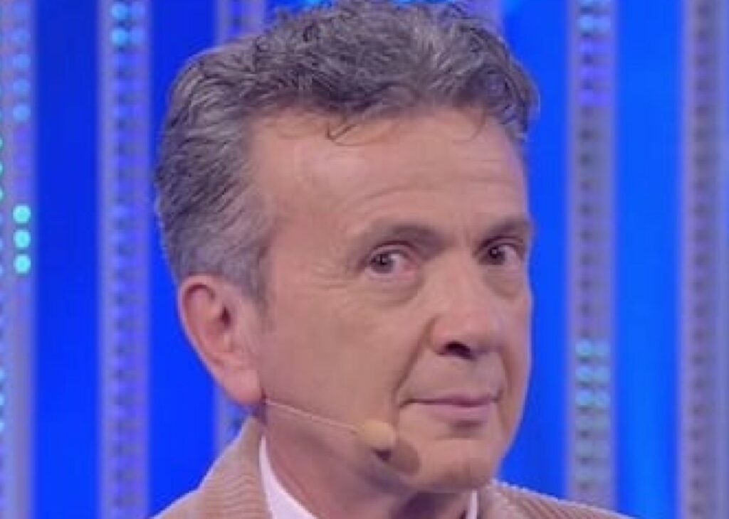 Pupo shock sugli anni da opinionista al GF Vip: ''Il programma faceva così ca**re che non avevo la forza di guardarlo'' Pupo shock sugli anni da opinionista al GF Vip: ''Il programma faceva così ca**re che non avevo la forza di guardarlo''