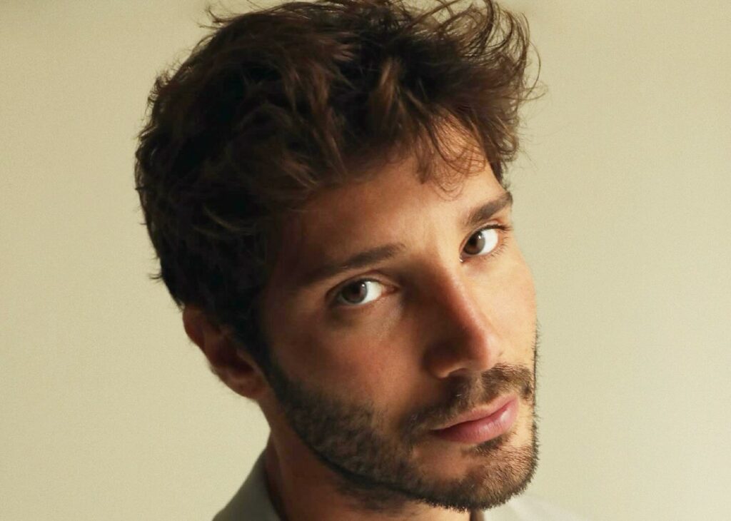 ''Va più d'accordo lei con Belen o Matteo Renzi con Calenda?'': Stefano De Martino risponde così alla domanda ''Va più d'accordo lei con Belen o Matteo Renzi con Calenda?'': Stefano De Martino risponde così alla domanda