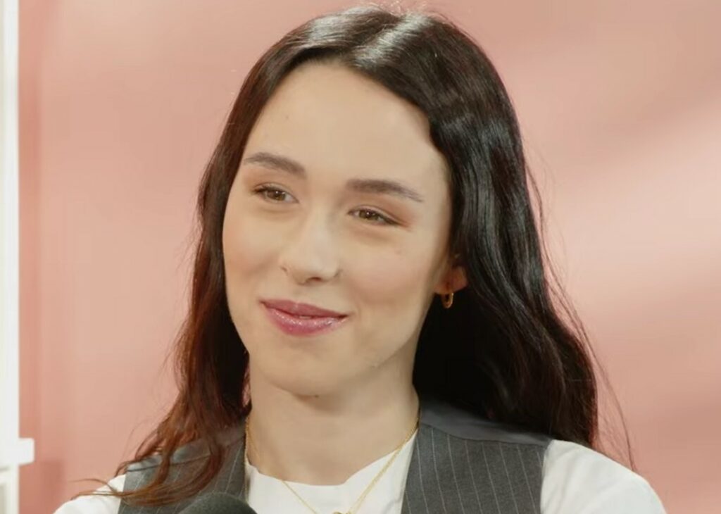 ''E' diseducativo dire no'': Aurora Ramazzotti parla dei rapporti intimi col compagno Goffredo durante la gravidanza ''E' diseducativo dire no'': Aurora Ramazzotti parla dei rapporti intimi col compagno Goffredo durante la gravidanza