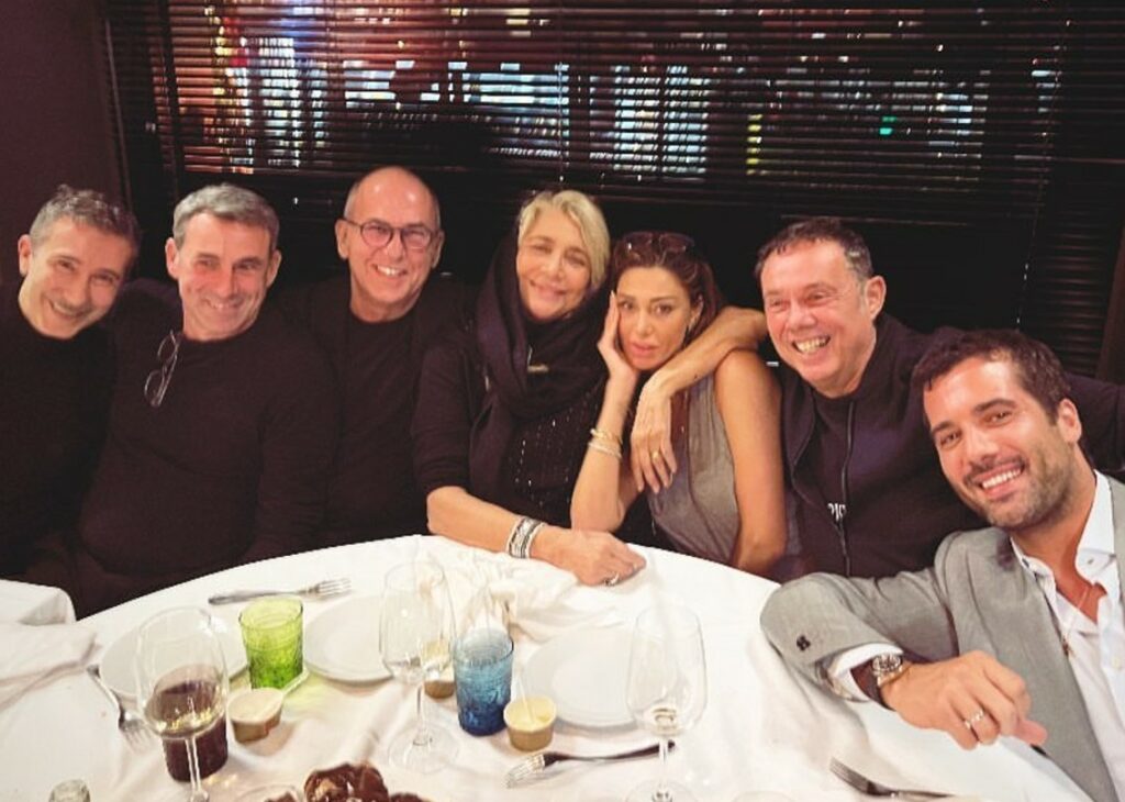 Belen e Mara Venier ormai amiche inseparabili: dopo la cena a casa della conduttrice a Roma, insieme al ristorante anche a Milano Belen e Mara Venier ormai amiche inseparabili: dopo la cena a casa della conduttrice a Roma, insieme al ristorante anche a Milano