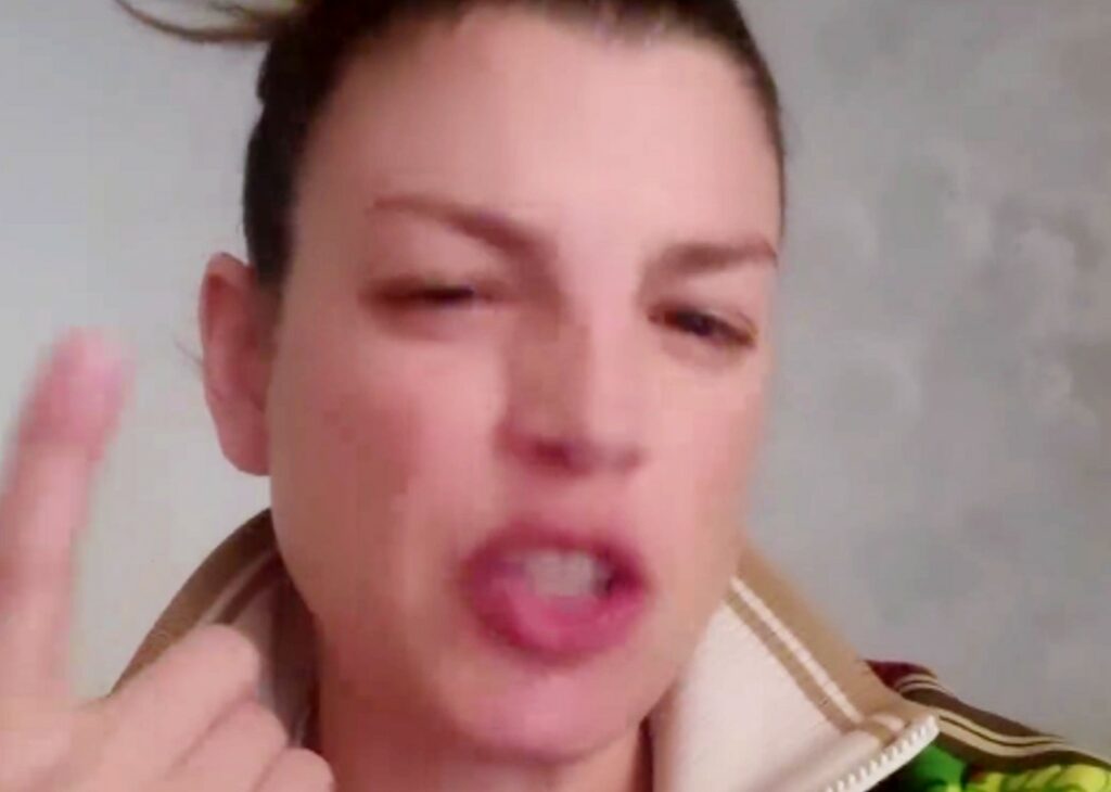 ''A Natale siete delle persone ancora più brutte, orrende'': Emma fuori di sé per l’accusa di favoritismo