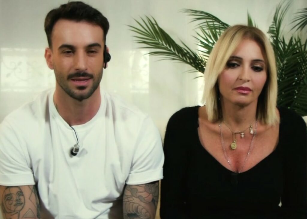 ''Le dottoresse si sono spaventate, noi siamo sbiancati'': Muller e Peparini raccontano in tv la scoperta della malattia delle loro gemelle ''Le dottoresse si sono spaventate, noi siamo sbiancati'': Muller e Peparini raccontano in tv la scoperta della malattia delle loro gemelle