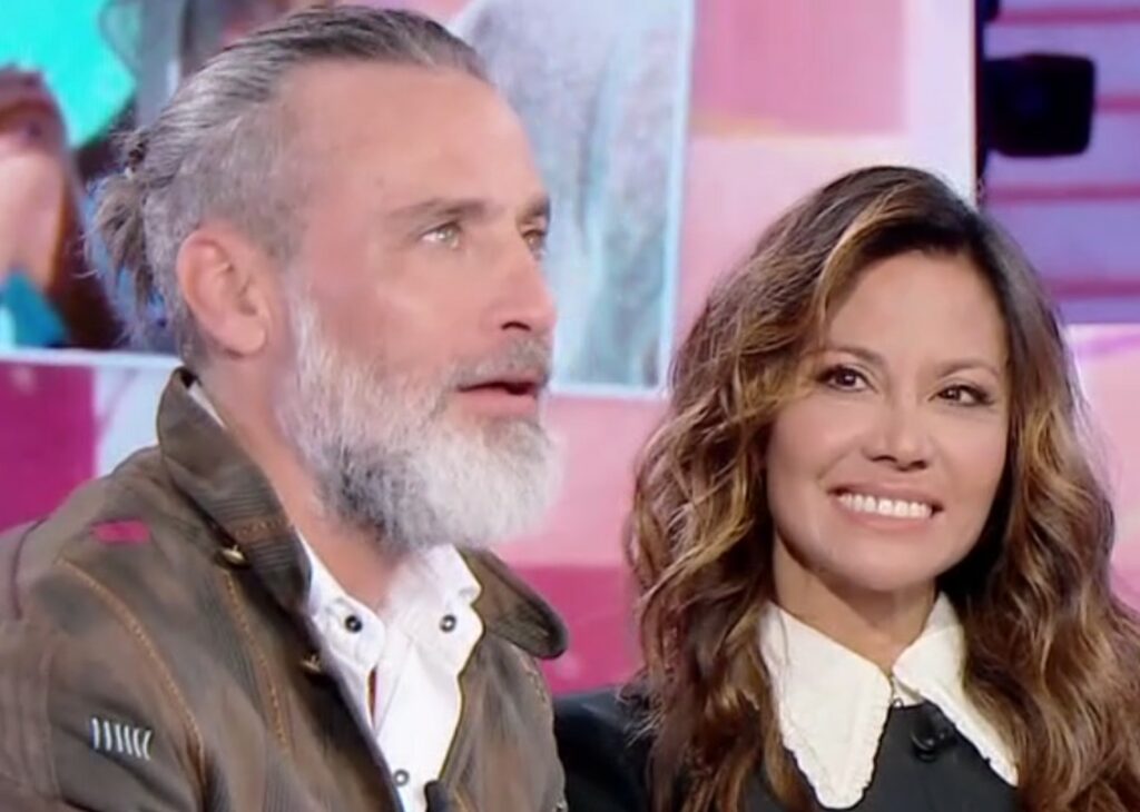 Raz Degan mostra per la prima volta in tv la sua fidanzata: ''Siamo insieme da sei anni'' Raz Degan mostra per la prima volta in tv la sua fidanzata: ''Siamo insieme da sei anni''