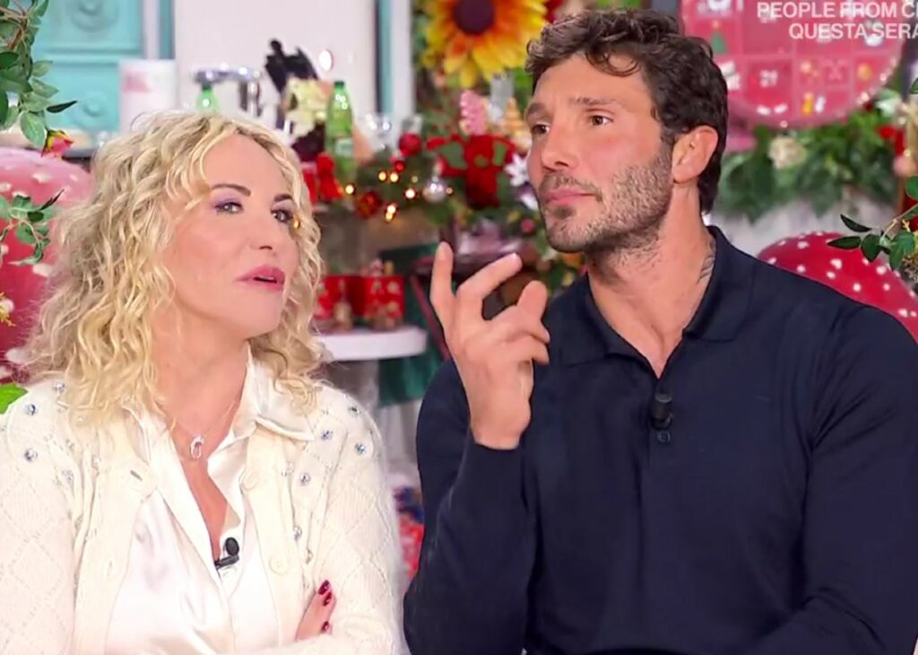 Stefano De Martino ospite della Clerici rivela com'è finito ad 'Amici' grazie a sua madre, cambiando la sua vita per sempre