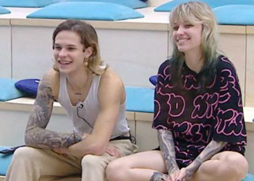 Mew e Matthew fuori da 'Amici', Maria de Filippi è laconica sulla questione e un 'like' sospetto fa pensare: le ipotesi dell’addio