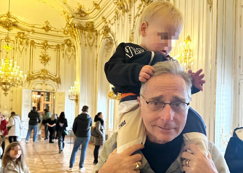 Paolo Bonolis e Sonia Bruganelli, vacanze di Natale separati dopo l'addio: lei a Roma, lui all'estero, ecco dove