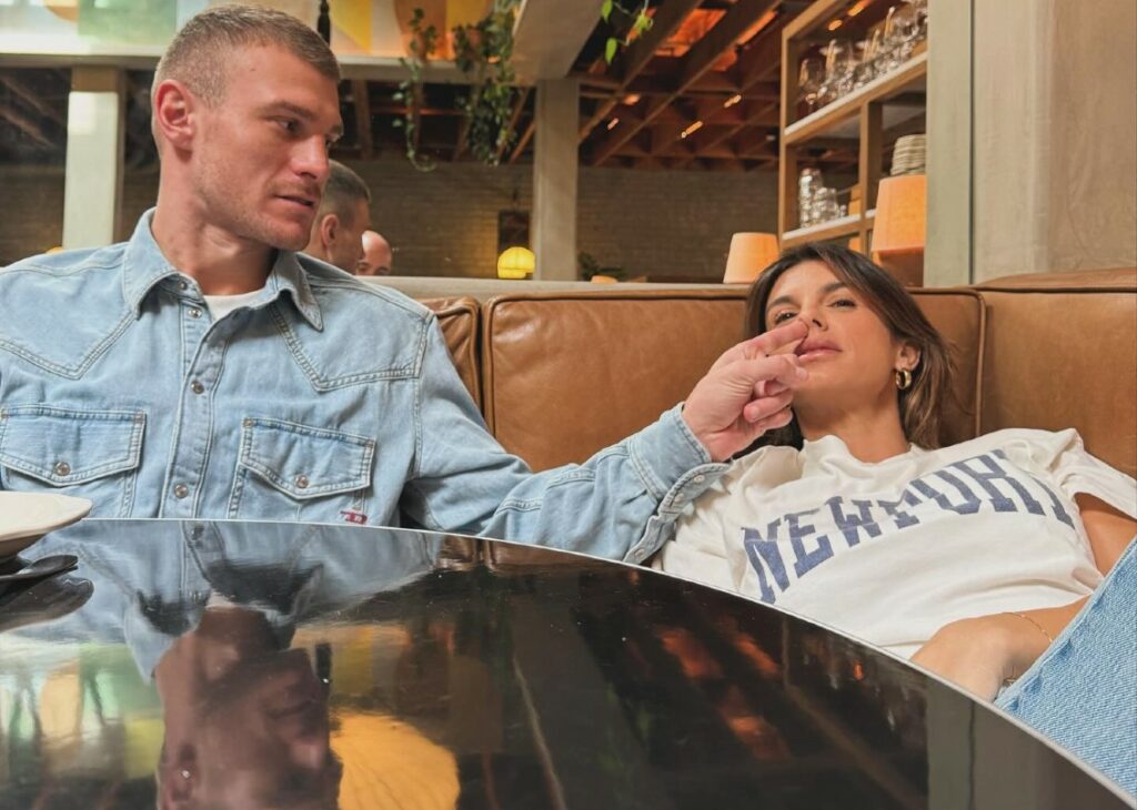 La prima foto di Elisabetta Canalis col nuovo fidanzato Georgian Cimpeanu in un momento privato: guarda La prima foto di Elisabetta Canalis col nuovo fidanzato Georgian Cimpeanu in un momento privato: guarda