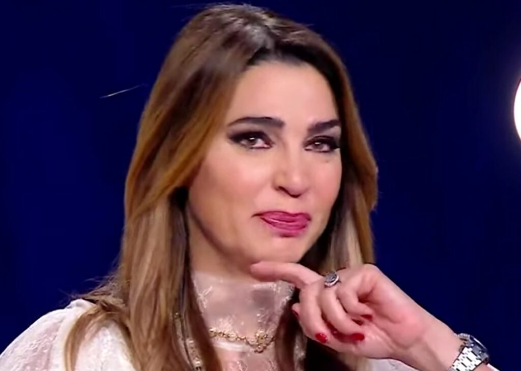 ''Mia madre ci chiudeva in camera, sentivo le urla'': Cecilia Capriotti in lacrime rivela per la prima volta l'incubo della sua infanzia ''Mia madre ci chiudeva in camera, sentivo le urla'': Cecilia Capriotti in lacrime rivela per la prima volta l'incubo della sua infanzia