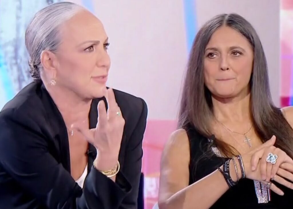 ''Siamo caste da 5 e 14 anni'': le cugine Alessandra e Rosita Celentano raccontano la loro astinenza intima in tv ''Siamo caste da 5 e 14 anni'': le cugine Alessandra e Rosita Celentano raccontano la loro astinenza intima in tv