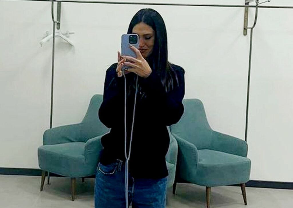 Cecilia Rodriguez prova l'abito da sposa con il supporto di un grande team, ma scoppia a piangere in atelier: il motivo Cecilia Rodriguez prova l'abito da sposa con il supporto di un grande team, ma scoppia a piangere in atelier: il motivo