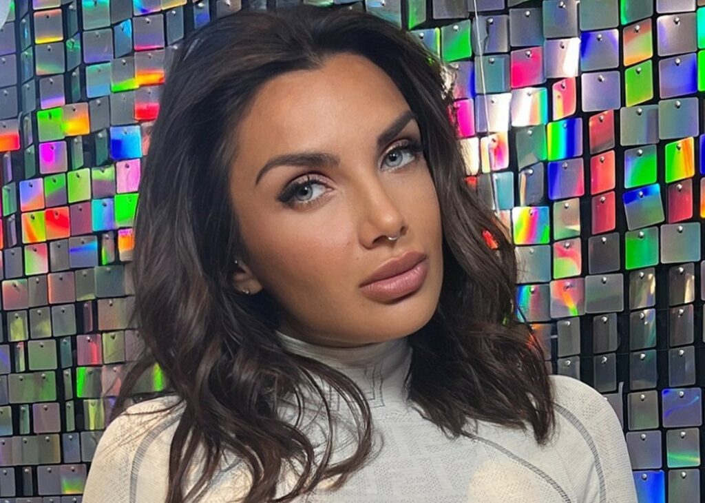 Elettra Lamborghini seguita da quattro investigatori privati, prelevato il suo Dna dalla saliva su una cannuccia: l'incredibile racconto