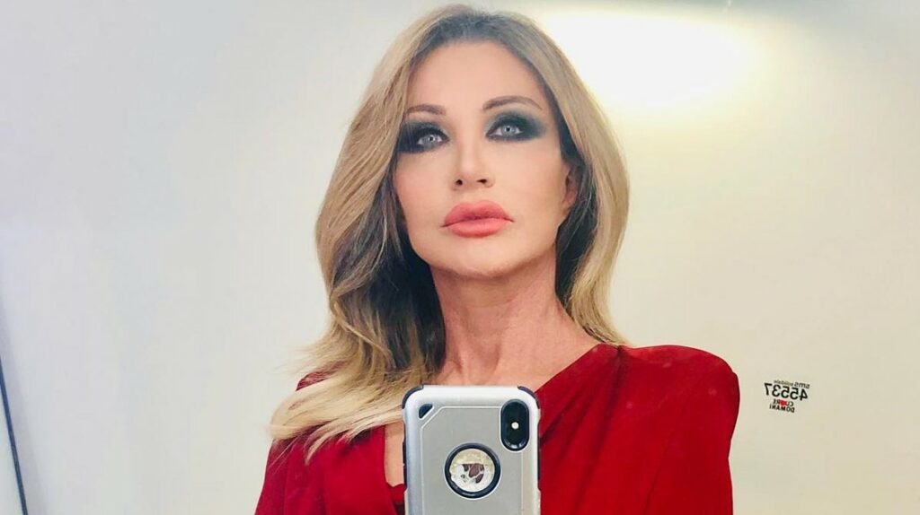 ''E' un carcinoma basiliare, sempre sul viso'': Paola Ferrari ha appena scoperto di avere un altro tumore sul volto ''E' un carcinoma basiliare, sempre sul viso'': Paola Ferrari ha appena scoperto di avere un altro tumore sul volto