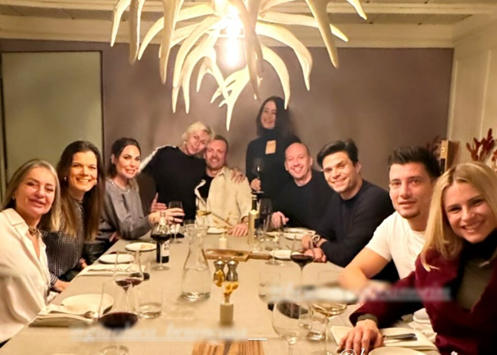 Ilary Blasi e Michelle Hunziker iniziano l’anno insieme: vacanza sulla neve con i rispettivi fidanzati, foto Ilary Blasi e Michelle Hunziker iniziano l’anno insieme: vacanza sulla neve con i rispettivi fidanzati, foto