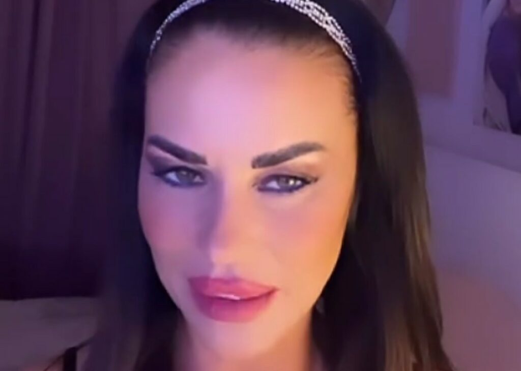 ''Non sono mantenuta dai nonnini, ho valori reali'': Antonella Mosetti contro le critiche per il suo nuovo lavoro sulla piattaforma a pagamento ''Non sono mantenuta dai nonnini, ho valori reali'': Antonella Mosetti contro le critiche per il suo nuovo lavoro sulla piattaforma a pagamento