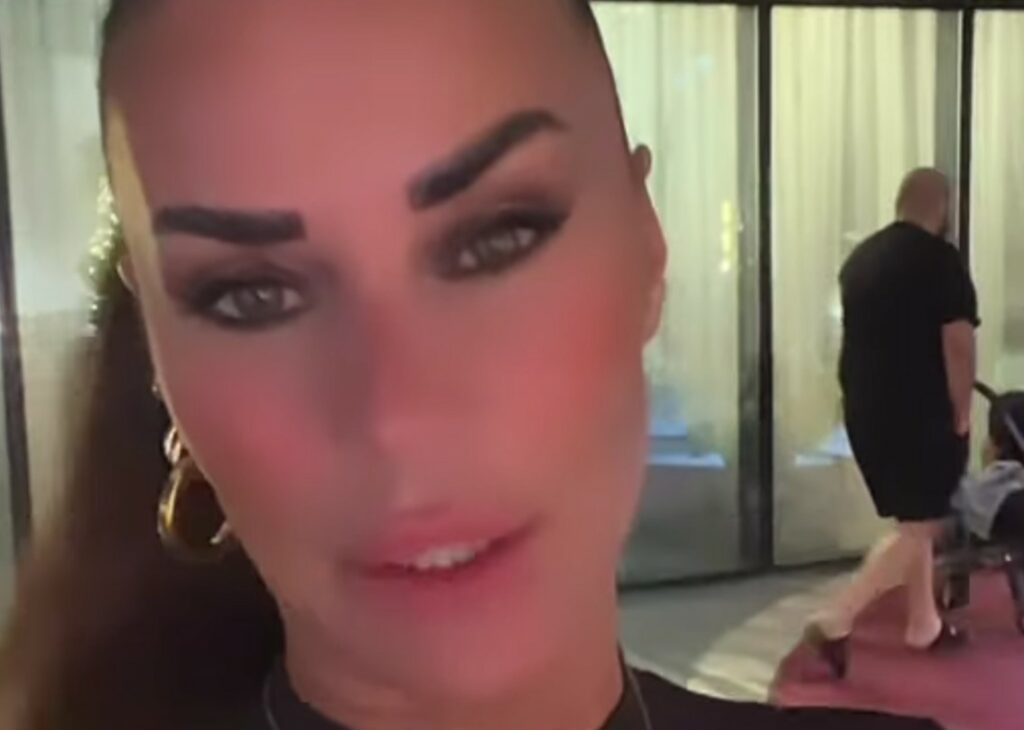 ''A Dubai è pieno di escort, gli uomini non si avvicinano'': Antonella Mosetti, il racconto dagli Emirati Arabi ''A Dubai è pieno di escort, gli uomini non si avvicinano'': Antonella Mosetti, il racconto dagli Emirati Arabi