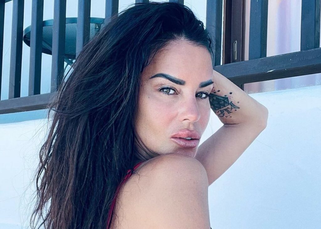 ''Simona Ventura mi cacciò dal programma dopo aver scoperto la mia liason con Bettarini'': Antonella Mosetti rivela nuovi dettagli ''Simona Ventura mi cacciò dal programma dopo aver scoperto la mia liason con Bettarini'': Antonella Mosetti rivela nuovi dettagli