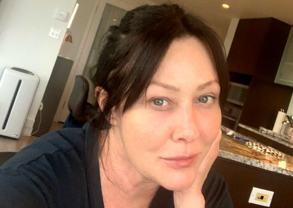 Shannen Doherty, malata di cancro al quarto stadio, e le richieste per il suo funerale: ''Ecco chi non deve venire'' Shannen Doherty, malata di cancro al quarto stadio, e le richieste per il suo funerale: ''Ecco chi non deve venire''