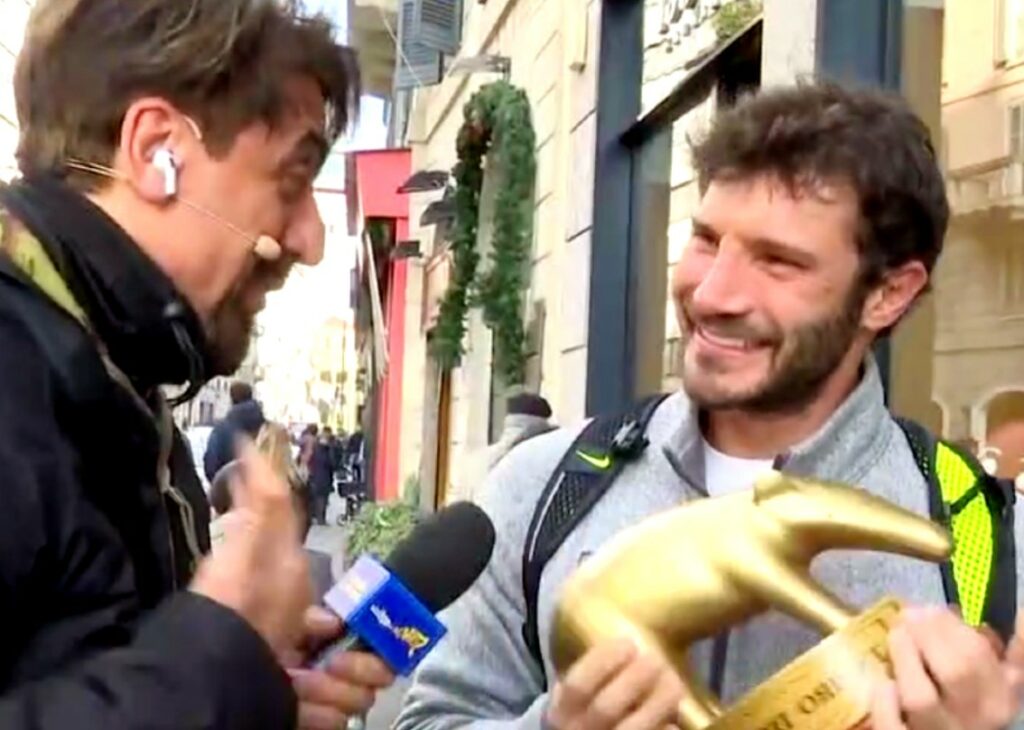 ''Ci vogliono garbo e sensibilità nel tenersi alcune cose'': De Martino non smentisce i tradimenti a Belen, ecco quello che ha detto a Striscia ''Ci vogliono garbo e sensibilità nel tenersi alcune cose'': De Martino non smentisce i tradimenti a Belen, ecco quello che ha detto a Striscia