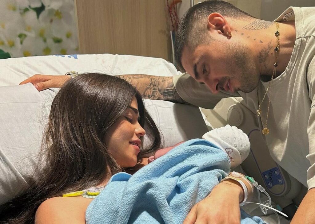 Anche Fabio Colloricchio dà il benvenuto al mondo al secondo figlio nelle stesse ore in cui ha partorito la ex Mazzoccato: immagini da Madrid