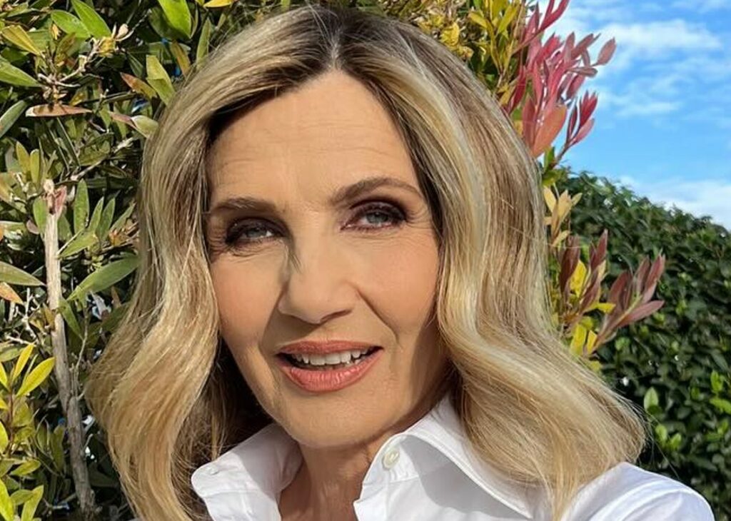 Lorella Cuccarini ricorda il suo periodo più difficile: ''Ho tolto la tiroide, all'inizio andava tutto bene, poi…'' Lorella Cuccarini ricorda il suo periodo più difficile: ''Ho tolto la tiroide, all'inizio andava tutto bene, poi…''