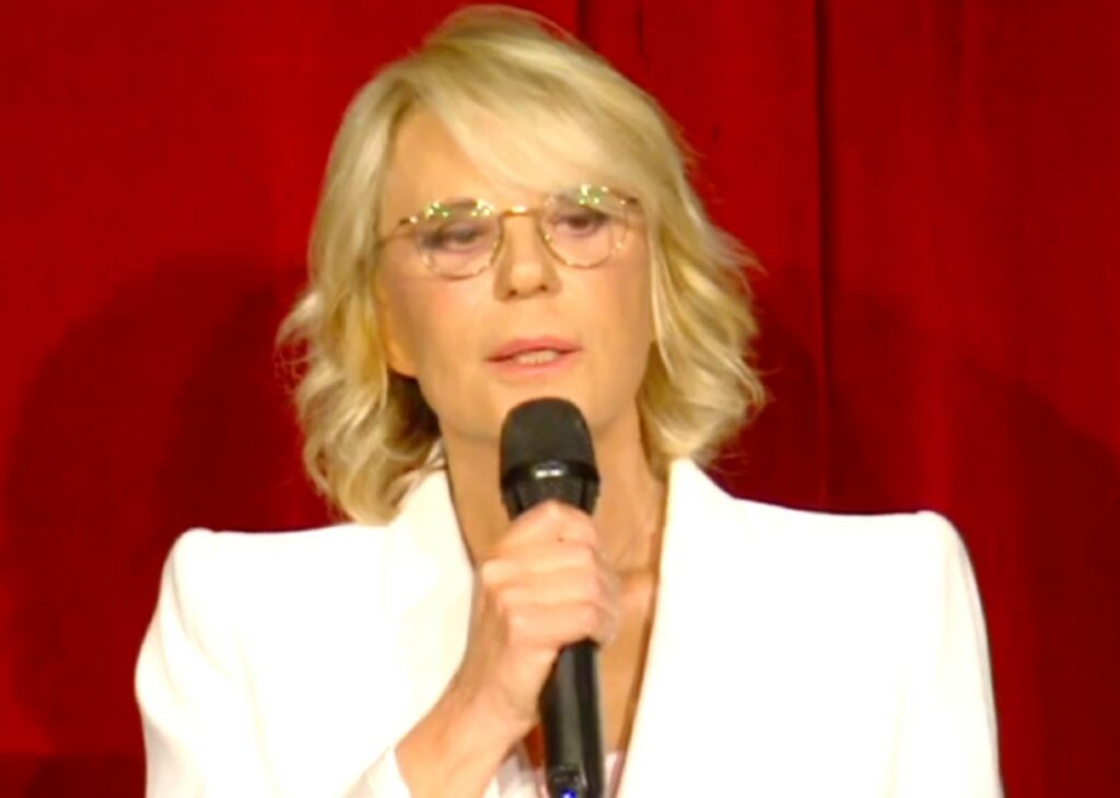 Maria De Filippi si commuove durante la serata ricordo per Maurizio Costanzo: ''Ecco perché parlo di lui al presente'' Maria De Filippi si commuove durante la serata ricordo per Maurizio Costanzo: ''Ecco perché parlo di lui al presente''