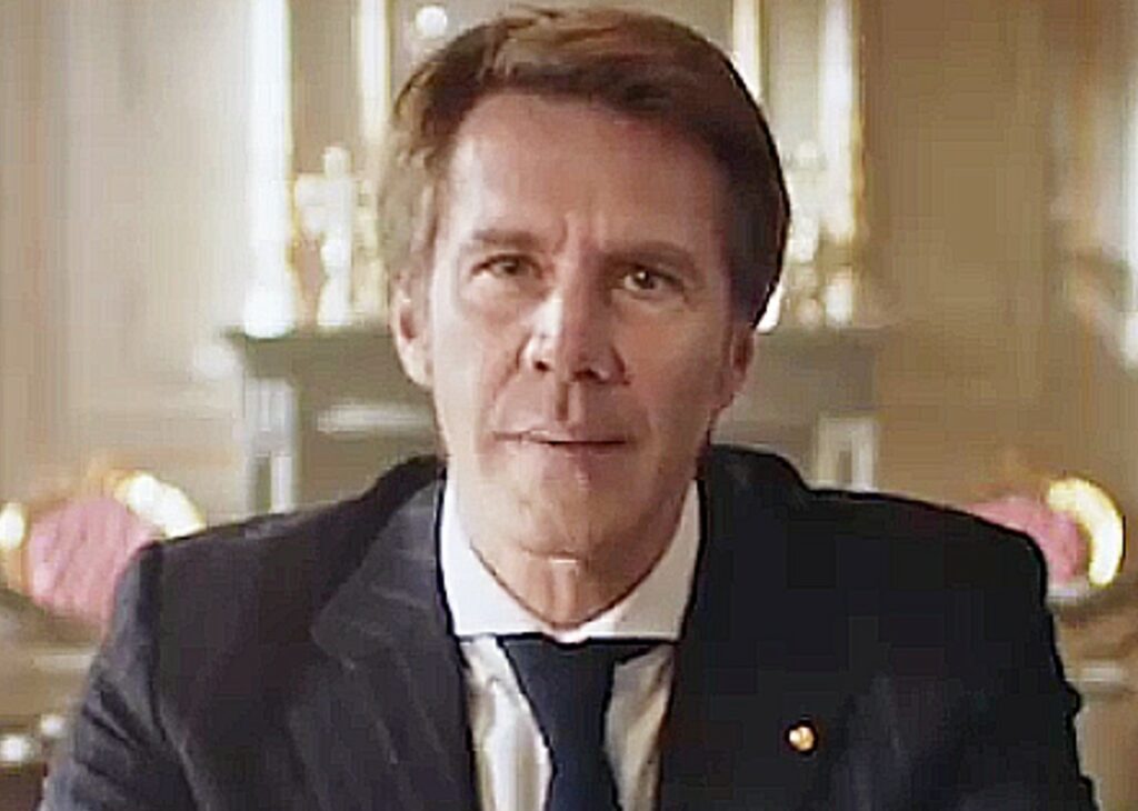 Emanuele Filiberto racconta le ultime settimane del padre Vittorio Emanuele prima della morte: ''Gli antibiotici hanno avuto effetto, ma…'' Emanuele Filiberto racconta le ultime settimane del padre Vittorio Emanuele prima della morte: ''Gli antibiotici hanno avuto effetto, ma…''