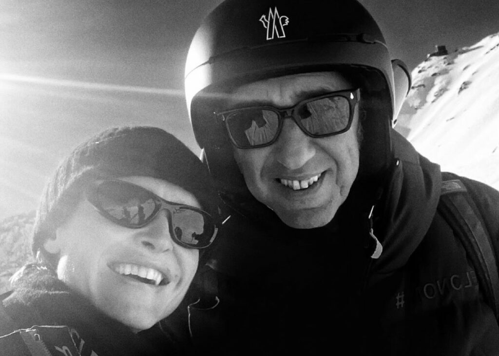 Kasia Smutniak vola a Saint Moritz col jet privato per un evento di moda e si dedica allo sci con il famoso regista: foto