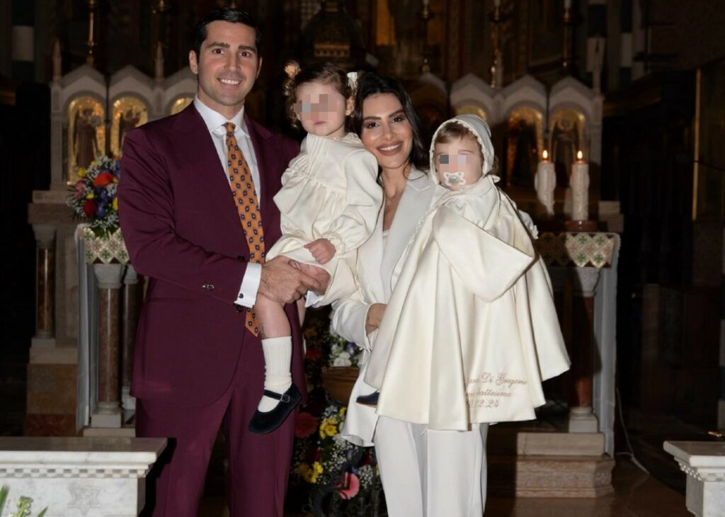 Ludovica Valli festeggia il battesimo del figlio Otto Edoardo con il compagno Gianmaria e la figlia Anastasia Ludovica Valli festeggia il battesimo del figlio Otto Edoardo con il compagno Gianmaria e la figlia Anastasia