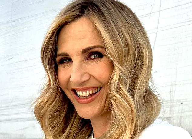 ''E' una scelta responsabile anche di spesa'': Lorella Cuccarini annuncia che userà solo abiti vintage a Sanremo 2024