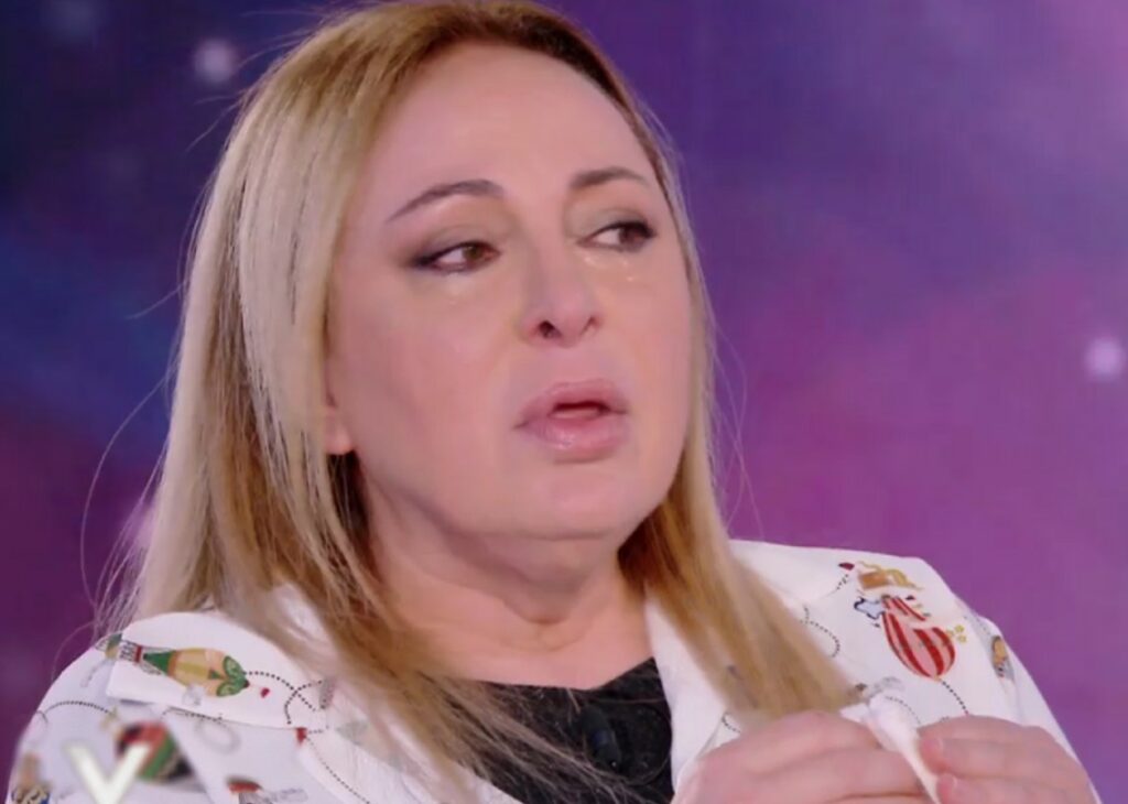 ''L'ho vista piangere solo il giorno prima di morire'': la figlia di Sandra Milo in tv scoppia in lacrime raccontando le ultime ore dell’attrice ''L'ho vista piangere solo il giorno prima di morire'': la figlia di Sandra Milo in tv scoppia in lacrime raccontando le ultime ore dell’attrice