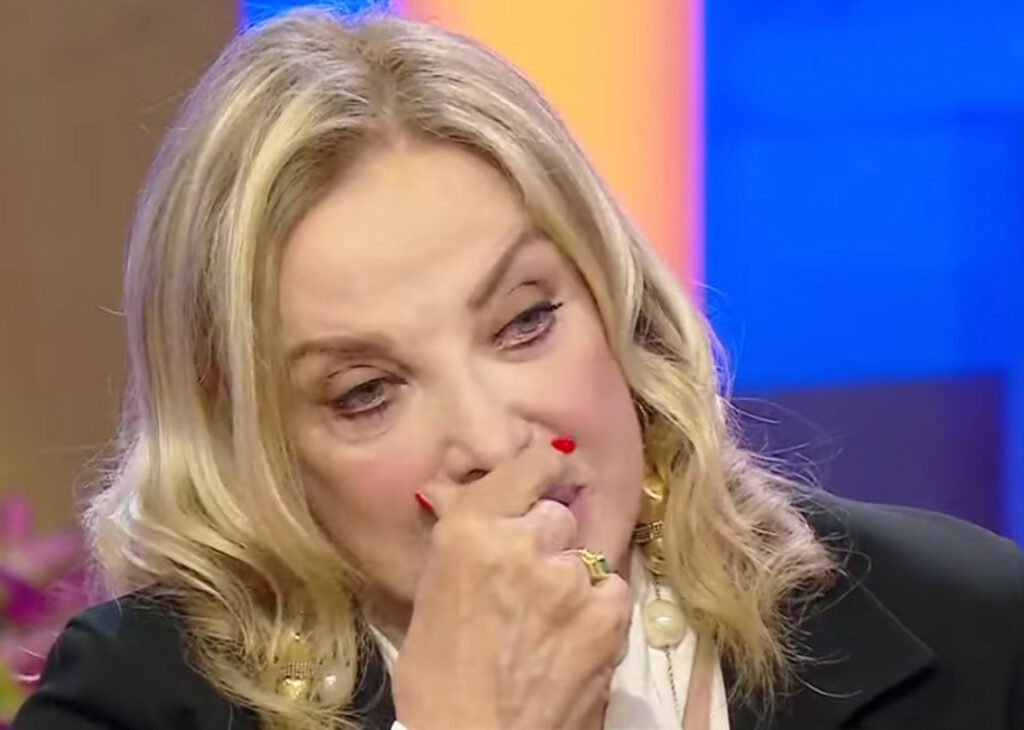 ''Stava così bene…'': Simona Izzo rivela in tv tra le lacrime le ultime parole che le ha detto la madre prima di morire due mesi fa ''Stava così bene…'': Simona Izzo rivela in tv tra le lacrime le ultime parole che le ha detto la madre prima di morire due mesi fa