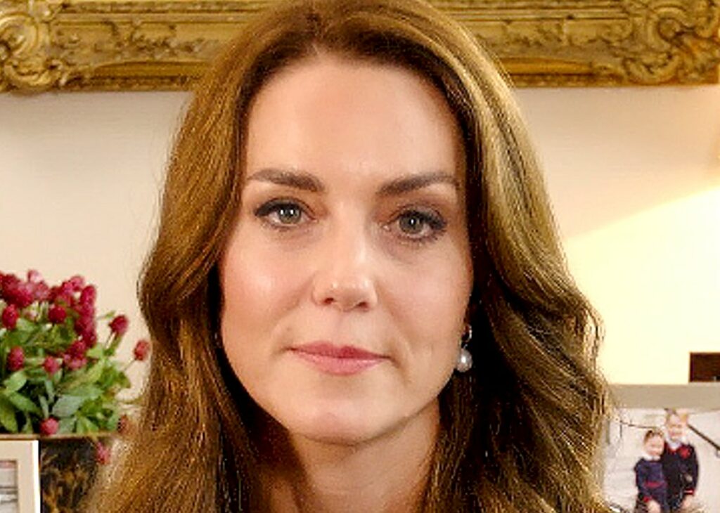 Kate Middleton costretta a chiedere scusa: ha ritoccato lei la foto! Le sue parole Kate Middleton costretta a chiedere scusa: ha ritoccato lei la foto! Le sue parole