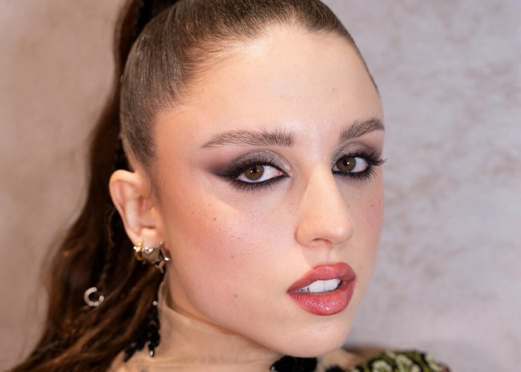 ''Avevo mollato l'università, facevo la babysitter'': Angelina Mango ''frustrata'' e ''diversa'', racconta la vita prima della svolta