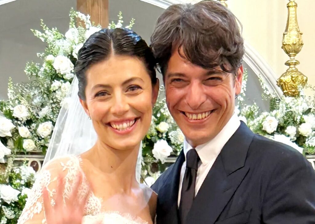 ''Alessandra Mastronardi disperata'': per un settimanale l'attrice sarebbe stata lasciata dal marito a 8 mesi dal matrimonio ''Alessandra Mastronardi disperata'': per un settimanale l'attrice sarebbe stata lasciata dal marito a 8 mesi dal matrimonio