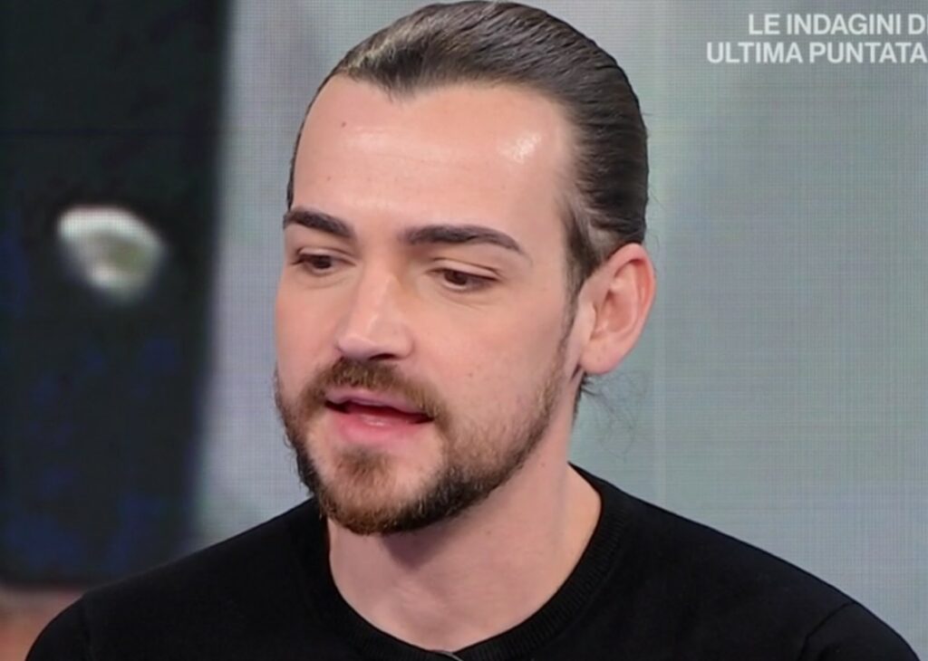 ''Sono stato operato a un polmone perché c'era un tumore'': Valerio Scanu spiega in tv perché non l'aveva detto ai familiari ''Sono stato operato a un polmone perché c'era un tumore'': Valerio Scanu spiega in tv perché non l'aveva detto ai familiari