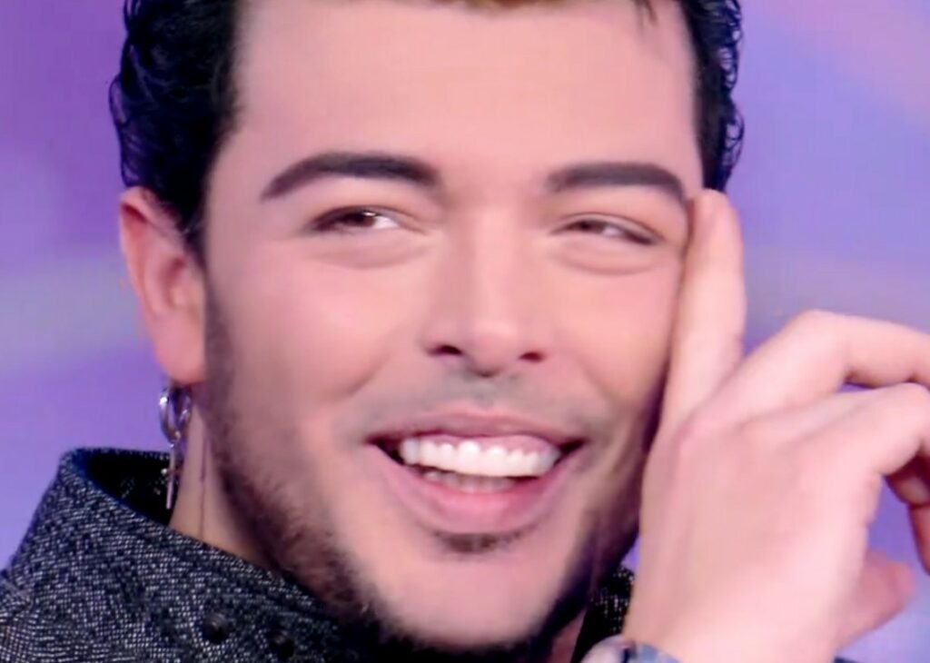 ''Giulia per me è un miracolo, la mia vita è cambiata dopo di lei'': Stash celebra la fidanzata in tv e si commuove parlando della figlia ''Giulia per me è un miracolo, la mia vita è cambiata dopo di lei'': Stash celebra la fidanzata in tv e si commuove parlando della figlia