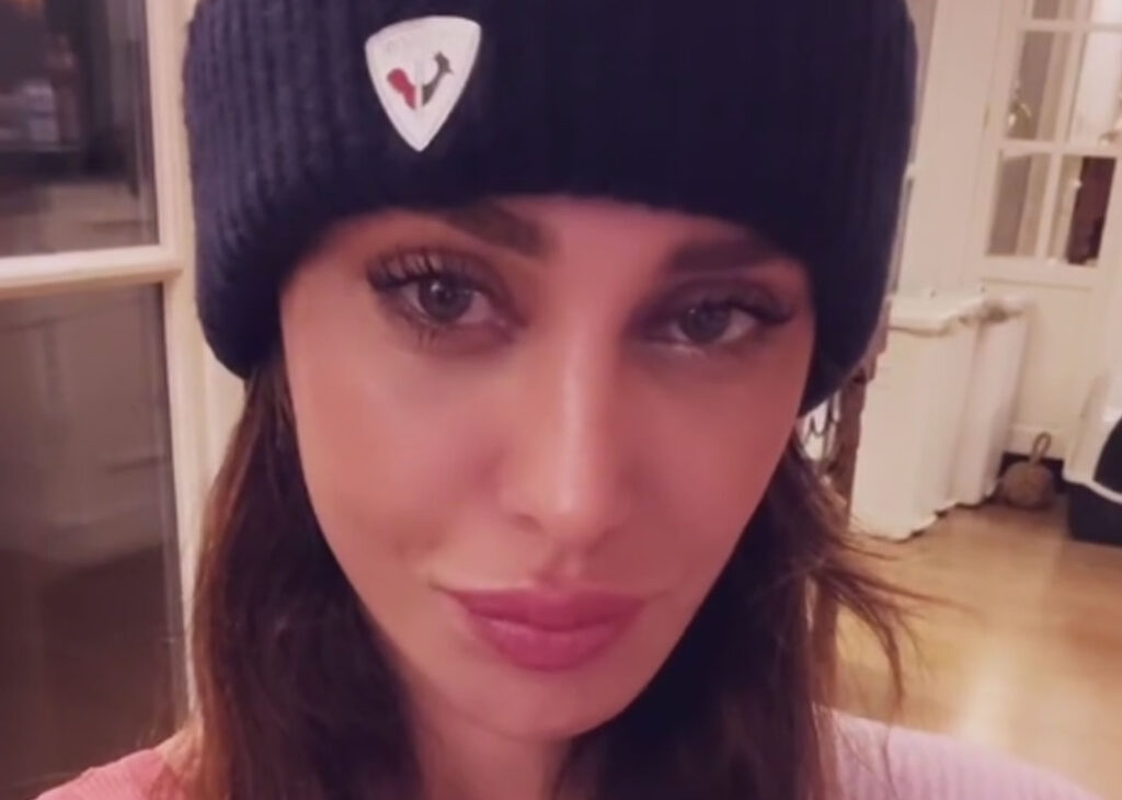 Belen Rodriguez risponde a una follower e chiarisce definitivamente se si è già rifidanzata dopo la fine della relazione con Elio Lorenzoni