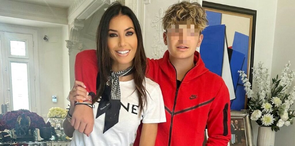 ''Sono tornata a casa e Nathan aveva il ciuffo biondo'': Elisabetta Gregoraci in tv racconta che il figlio non le ha chiesto il permesso per tingersi i capelli ''Sono tornata a casa e Nathan aveva il ciuffo biondo'': Elisabetta Gregoraci in tv racconta che il figlio non le ha chiesto il permesso per tingersi i capelli