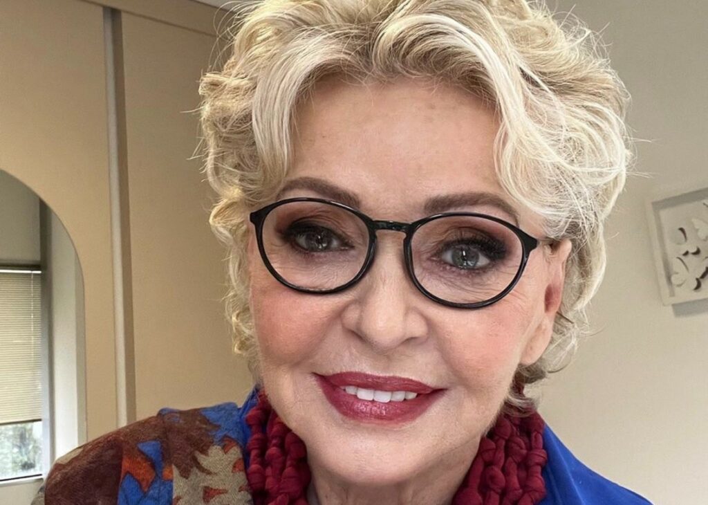 ''Mi vergognavo del mio senone, me lo feci ridurre, sono stata una cretina'': Enrica Bonaccorti pentita della mastoplastica riduttiva ''Mi vergognavo del mio senone, me lo feci ridurre, sono stata una cretina'': Enrica Bonaccorti pentita della mastoplastica riduttiva