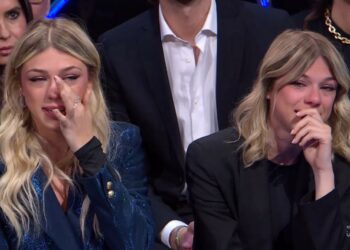 Le figlie gemelle di Matilde Brandi in lacrime nello studio dell'Isola: parlano con la mamma e si commuovono