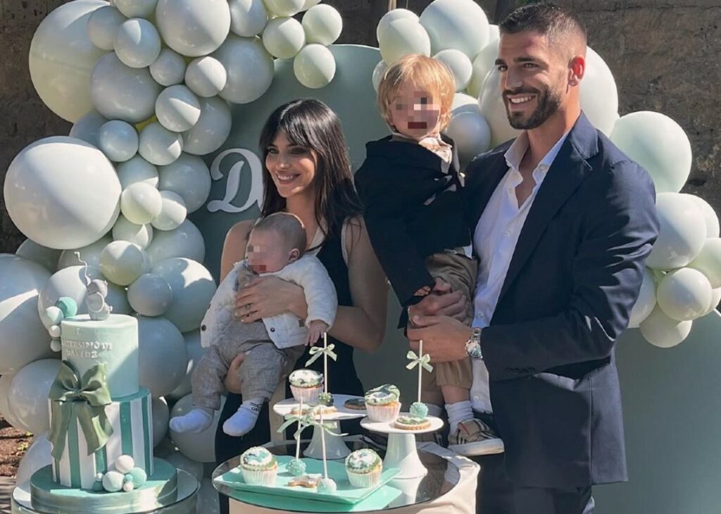 Nicole Mazzocato ha battezzato il figlio Davide nato lo scorso febbraio, le immagini di cerimonia e festa: guarda